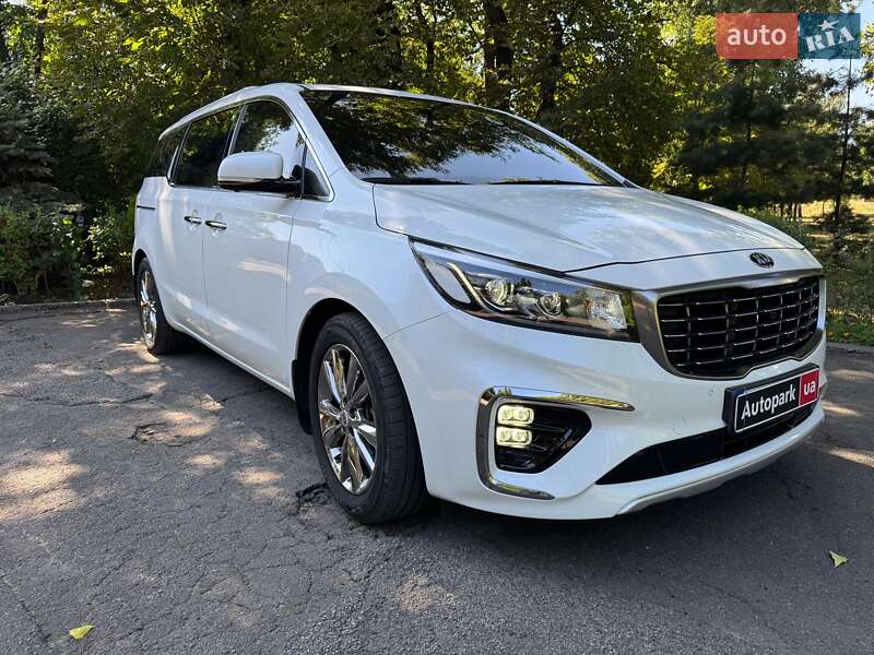 Минивэн Kia Carnival 2019 в Киеве