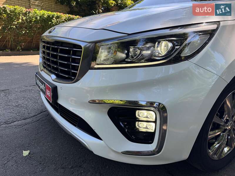 Минивэн Kia Carnival 2019 в Киеве