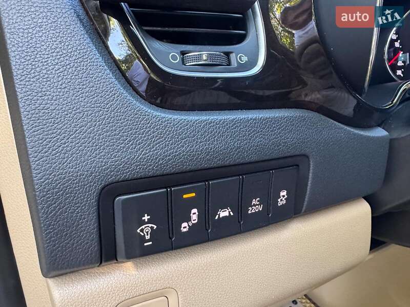 Минивэн Kia Carnival 2019 в Киеве