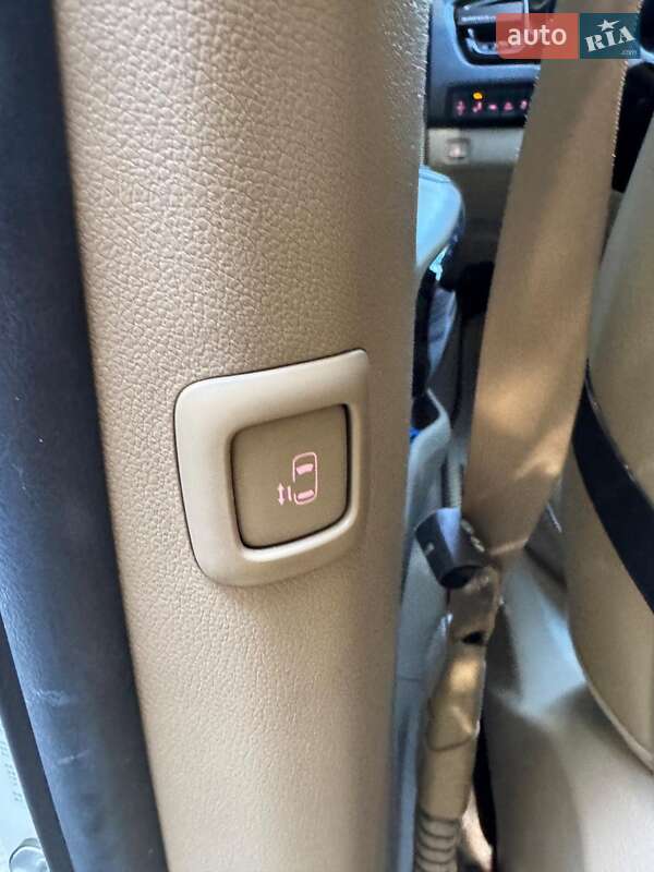 Минивэн Kia Carnival 2019 в Киеве