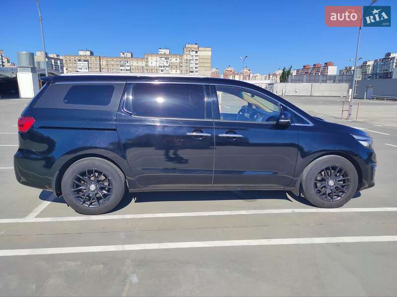Минивэн Kia Carnival 2018 в Киеве