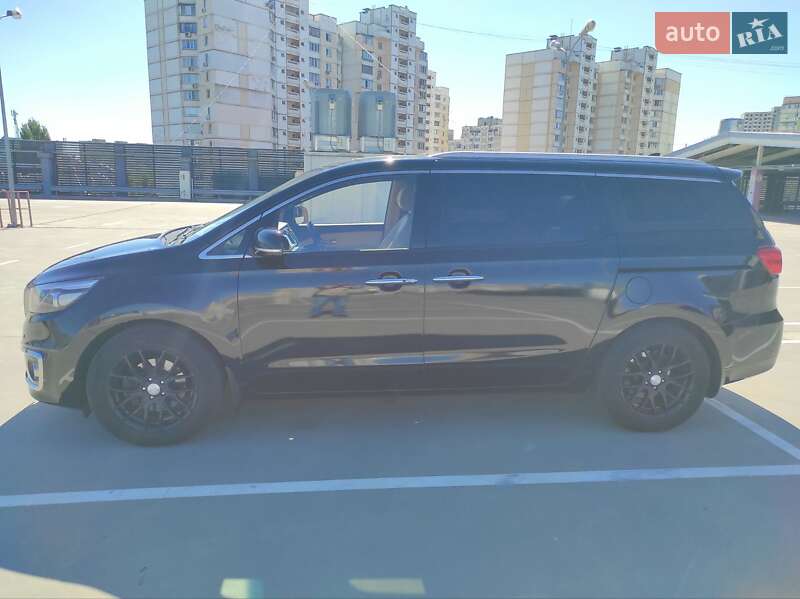 Минивэн Kia Carnival 2018 в Киеве