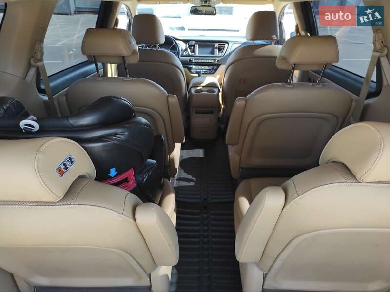 Минивэн Kia Carnival 2018 в Киеве