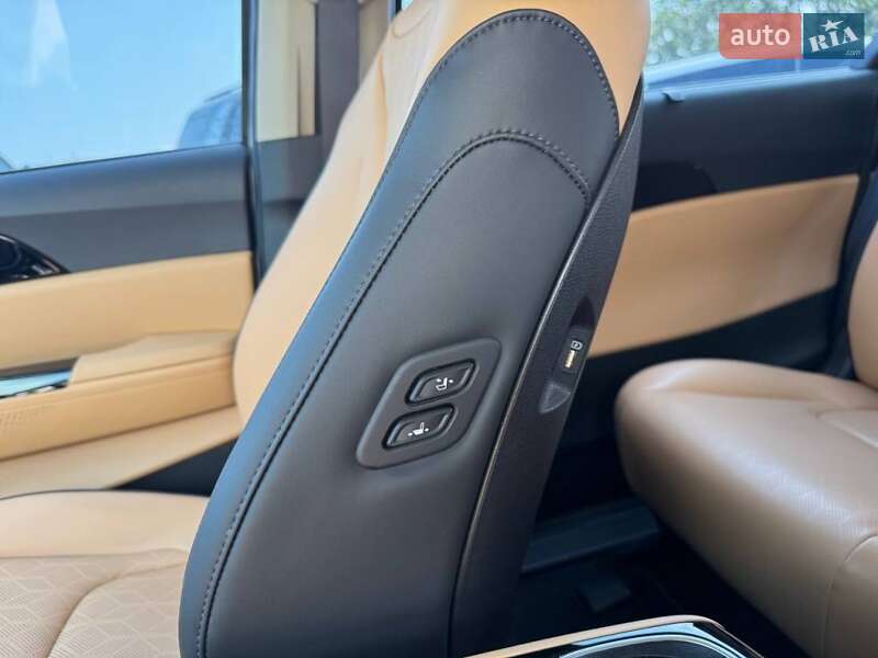 Минивэн Kia Carnival 2021 в Киеве