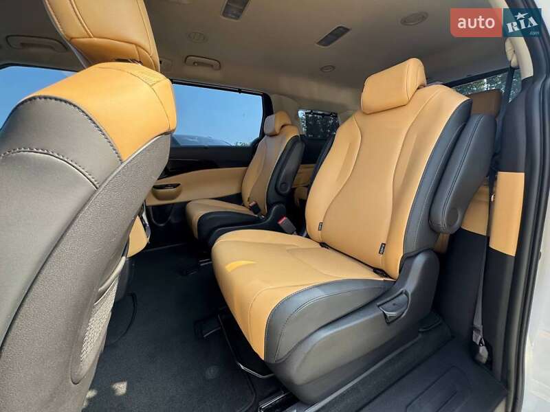 Минивэн Kia Carnival 2021 в Киеве