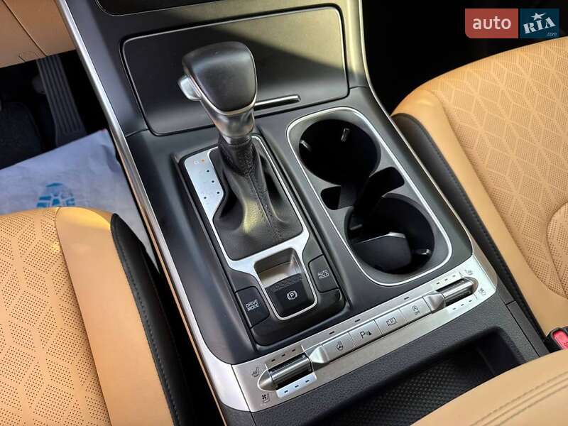 Мінівен Kia Carnival 2021 в Києві фото 21 Мінівен Kia Carnival 2021 в Києві