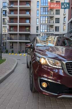 Мінівен Kia Carnival 2016 в Броварах