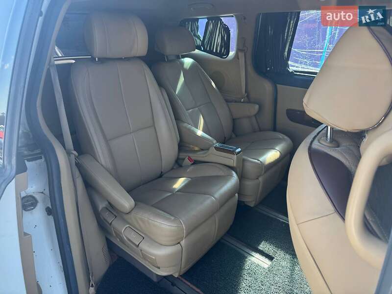 Минивэн Kia Carnival 2017 в Львове