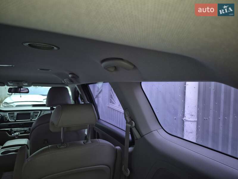 Мінівен Kia Carnival 2015 в Хмельницькому