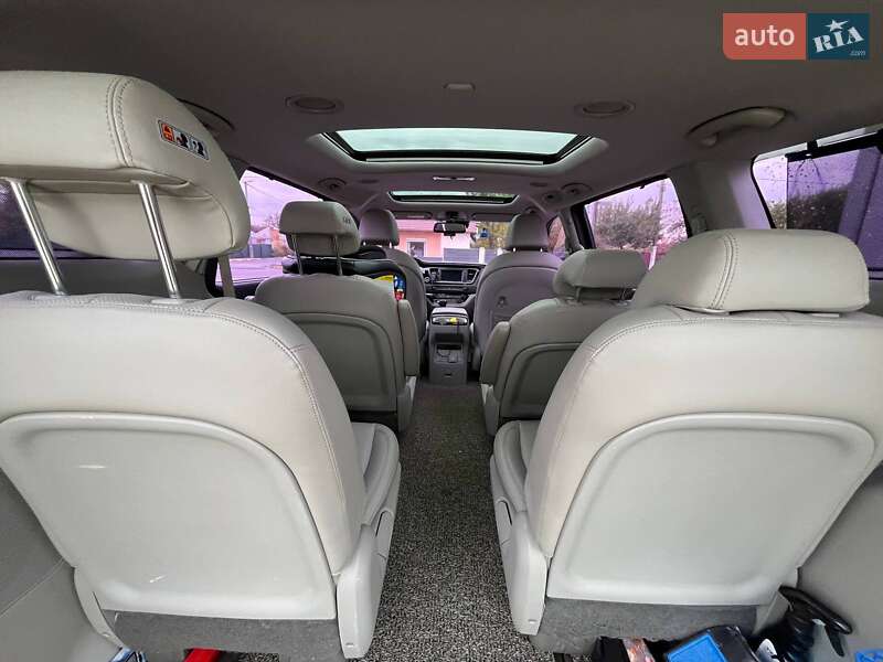 Мінівен Kia Carnival 2014 в Києві