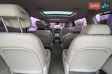 Мінівен Kia Carnival 2014 в 