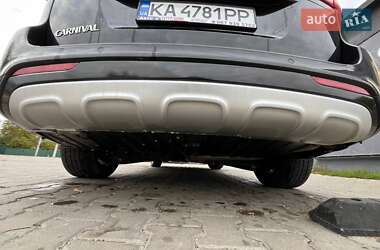 Мінівен Kia Carnival 2014 в 