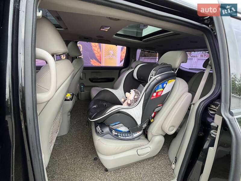 Мінівен Kia Carnival 2014 в Києві