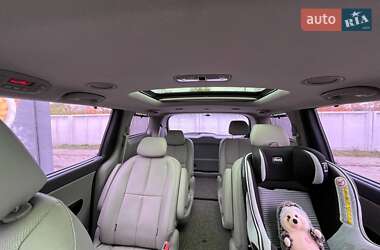 Мінівен Kia Carnival 2014 в 
