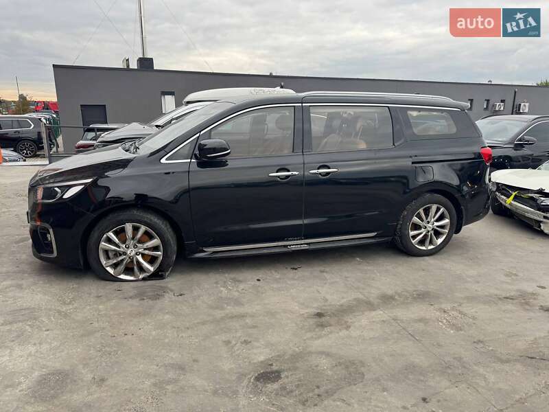 Минивэн Kia Carnival 2019 в Львове