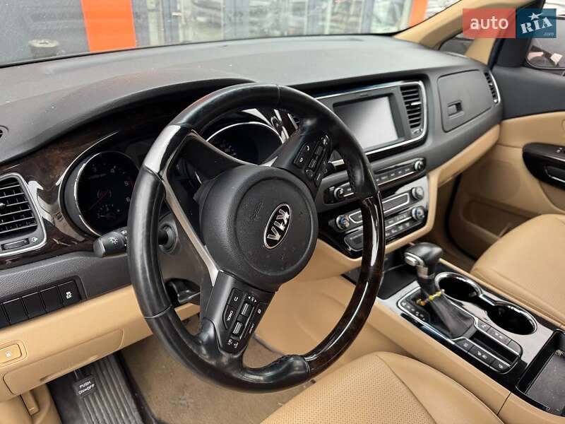 Минивэн Kia Carnival 2019 в Львове