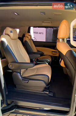 Минивэн Kia Carnival 2021 в 