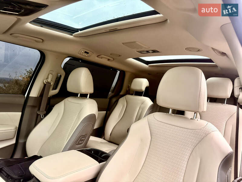 Мінівен Kia Carnival 2021 в Києві