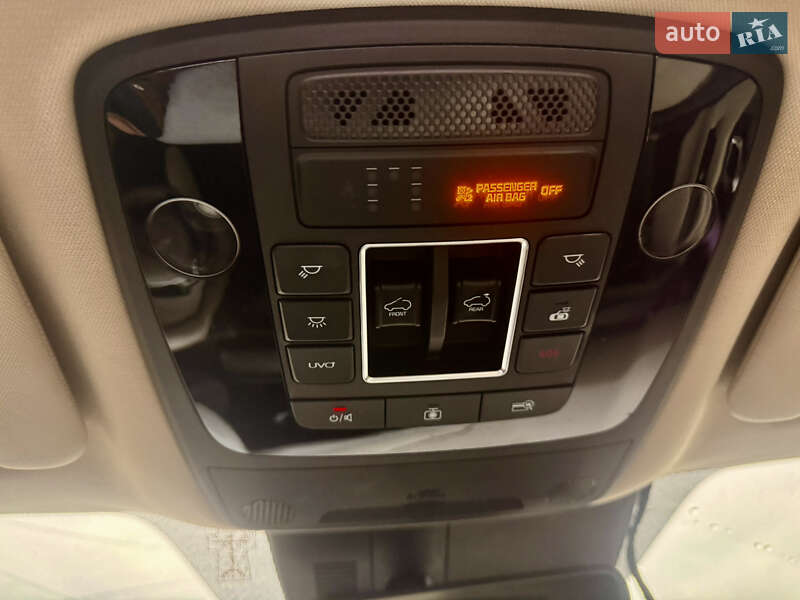 Мінівен Kia Carnival 2021 в Києві