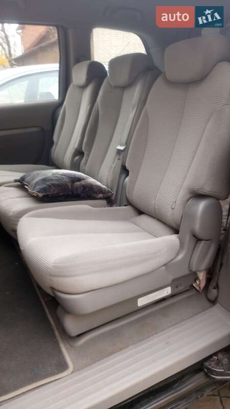 Минивэн Kia Carnival 2006 в Львове