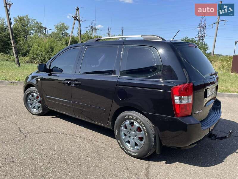 Минивэн Kia Carnival 2008 в Виноградове