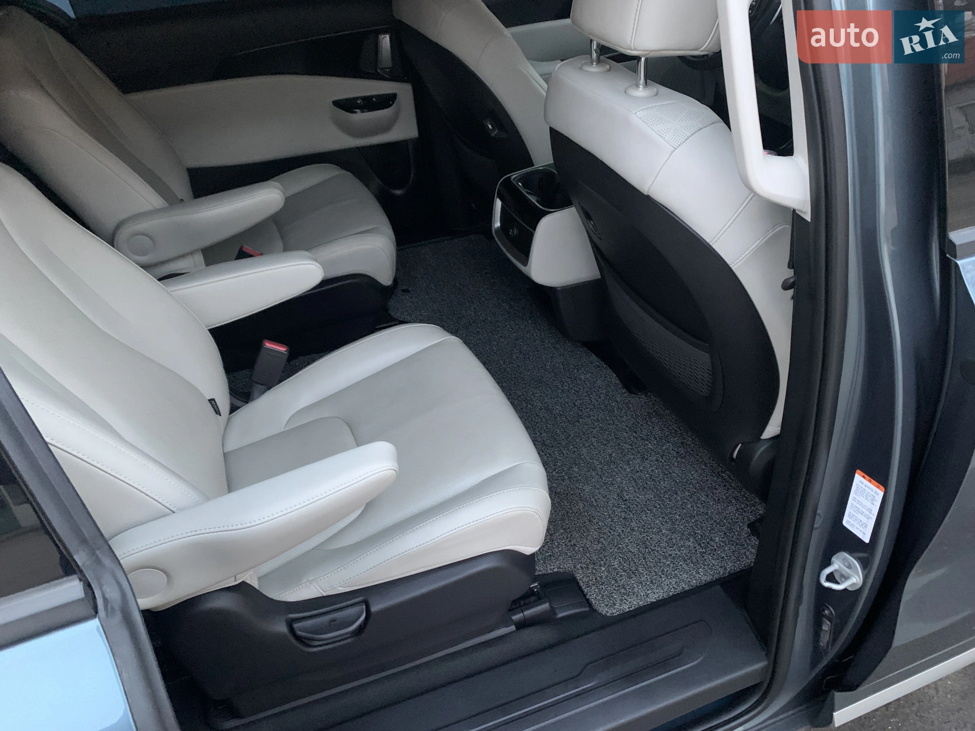 2020 Kia Carnival - мініатюра 17