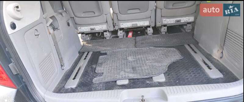 Минивэн Kia Carnival 2007 в Краматорске