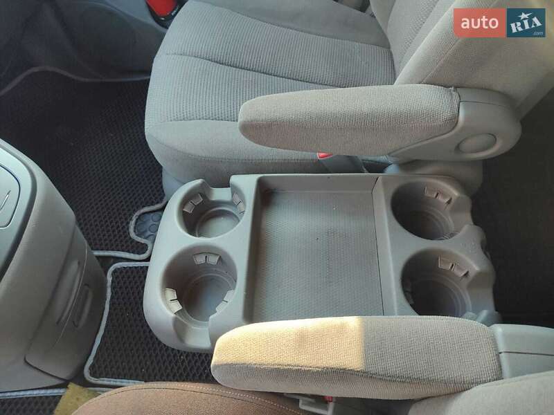 Минивэн Kia Carnival 2007 в Краматорске