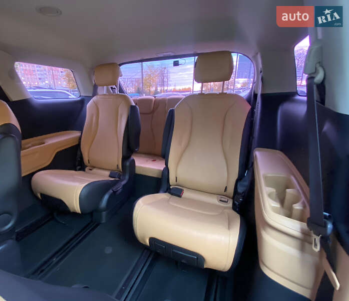 Минивэн Kia Carnival 2021 в Ровно