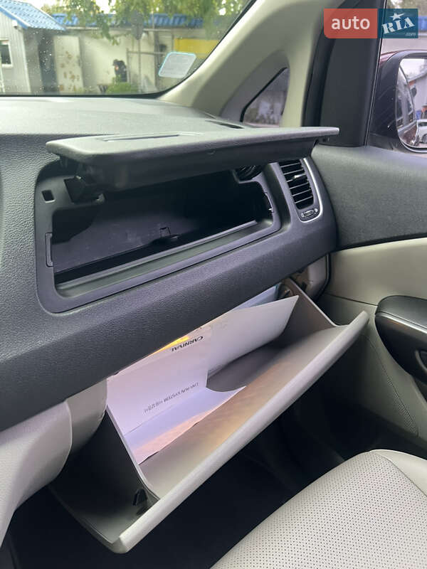 Мінівен Kia Carnival 2019 в Одесі