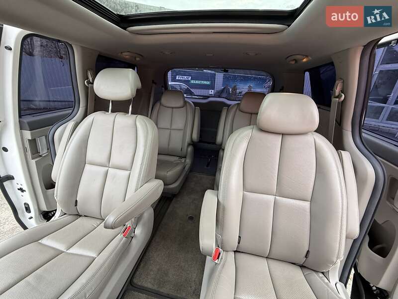 Минивэн Kia Carnival 2016 в Киеве фото 48 Минивэн Kia Carnival 2016 в Киеве