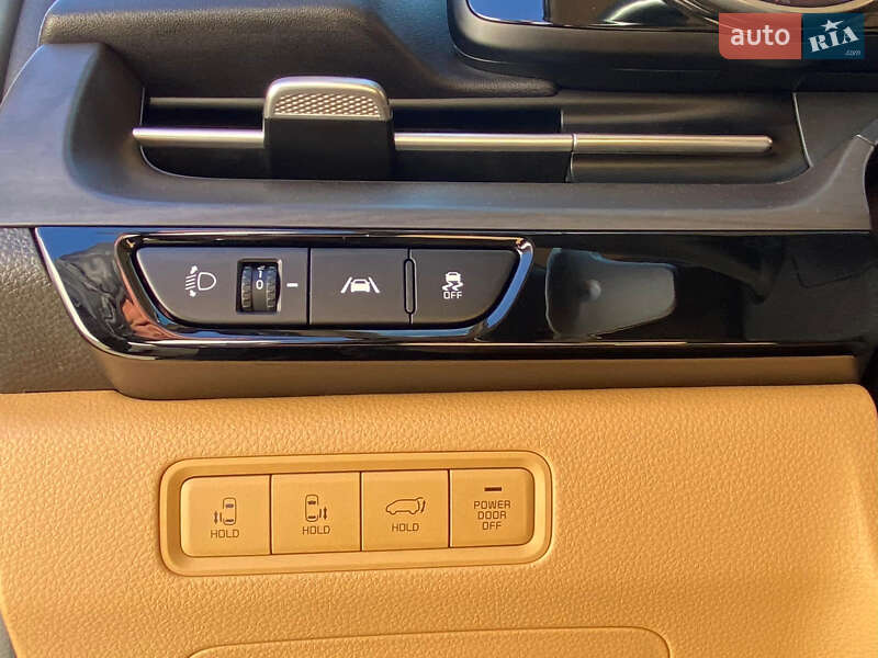 Мінівен Kia Carnival 2021 в Рівному