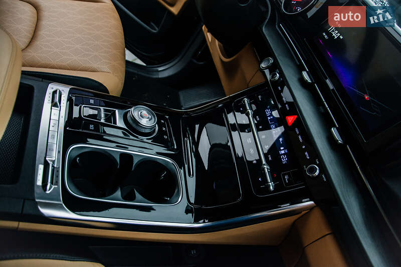 Минивэн Kia Carnival 2021 в Ровно