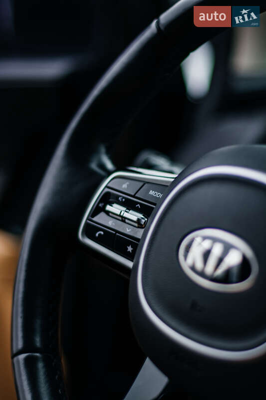 Минивэн Kia Carnival 2021 в Ровно