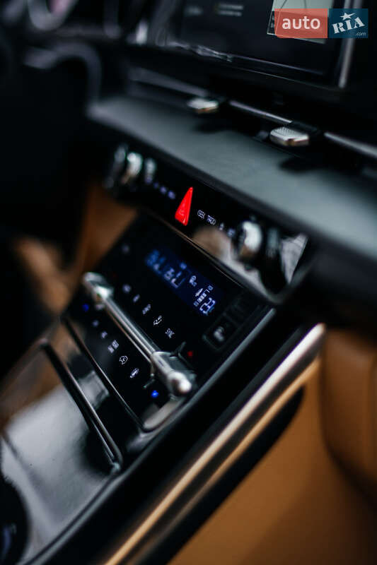 Минивэн Kia Carnival 2021 в Ровно