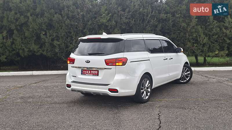 Минивэн Kia Carnival 2019 в Киеве