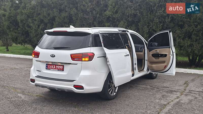 Минивэн Kia Carnival 2019 в Киеве