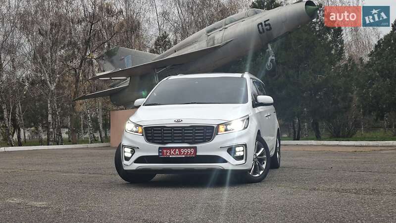 Минивэн Kia Carnival 2019 в Киеве
