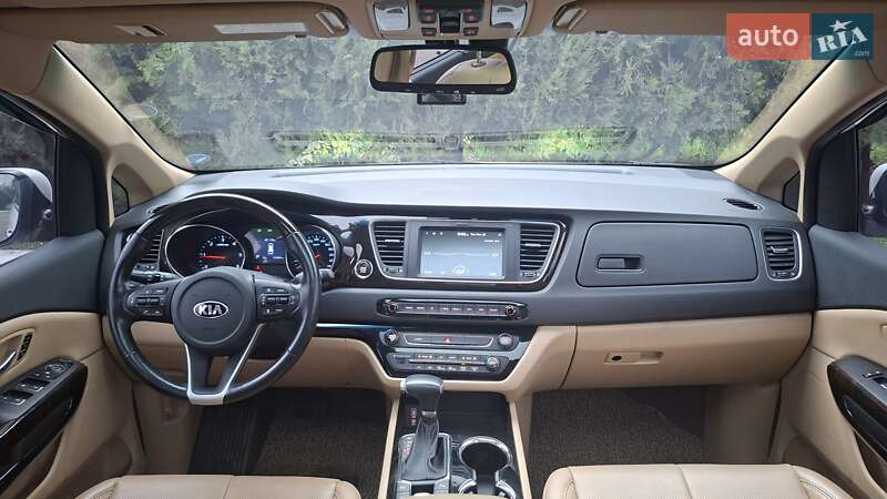 Минивэн Kia Carnival 2019 в Киеве