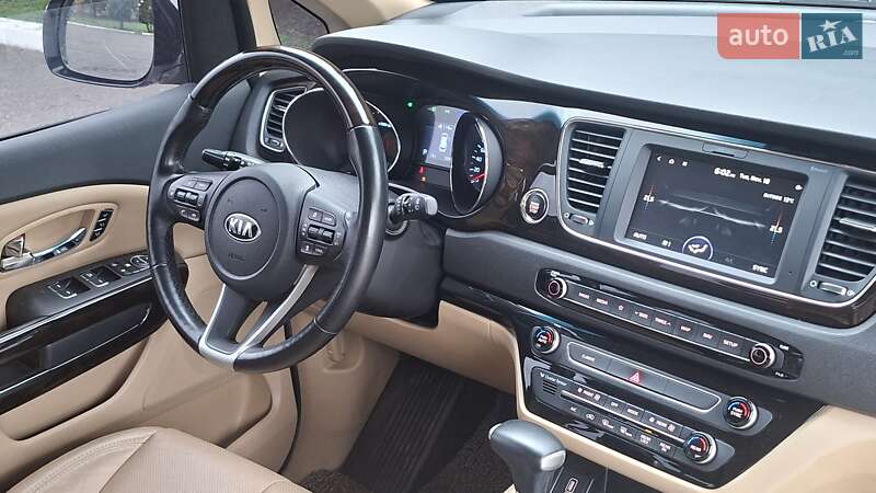 Минивэн Kia Carnival 2019 в Киеве