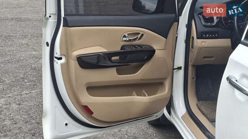 Минивэн Kia Carnival 2019 в Киеве