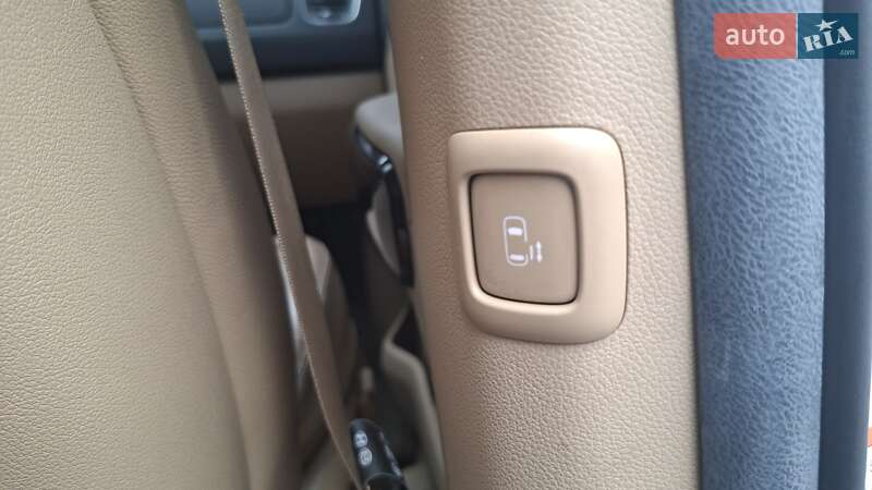 Минивэн Kia Carnival 2019 в Киеве