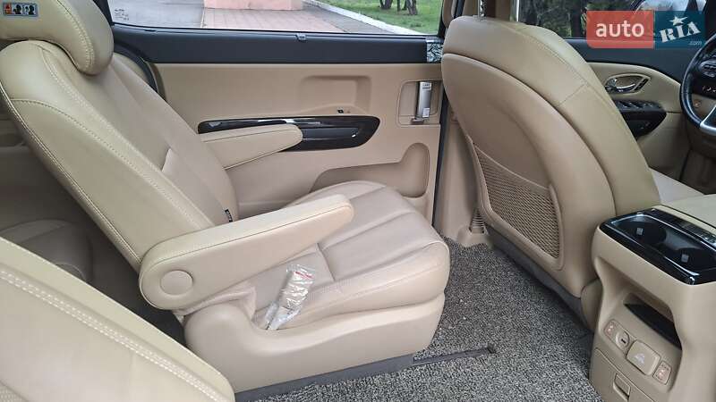 Минивэн Kia Carnival 2019 в Киеве