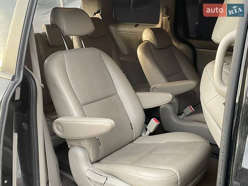 Минивэн Kia Carnival 2014 в Киеве