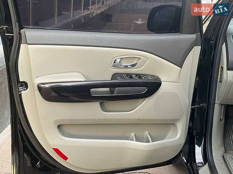 Минивэн Kia Carnival 2014 в Киеве