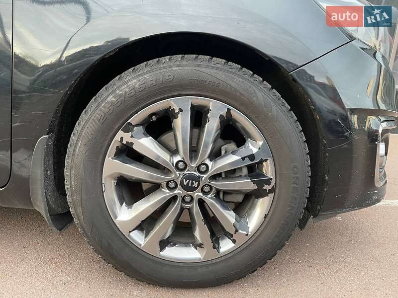Минивэн Kia Carnival 2014 в Киеве