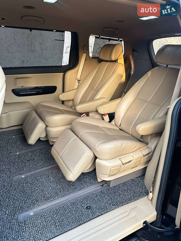 Минивэн Kia Carnival 2017 в Одессе