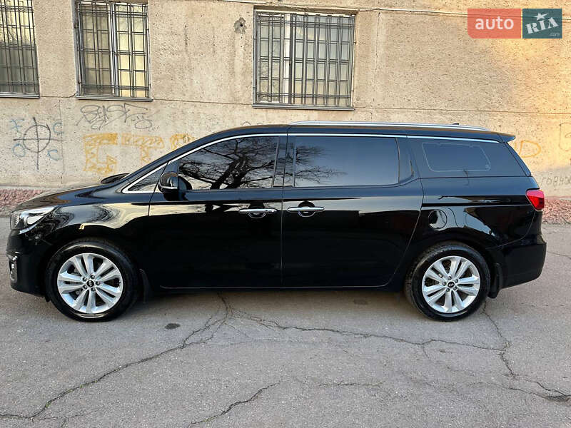 Минивэн Kia Carnival 2017 в Одессе