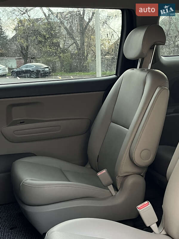 Минивэн Kia Carnival 2017 в Одессе