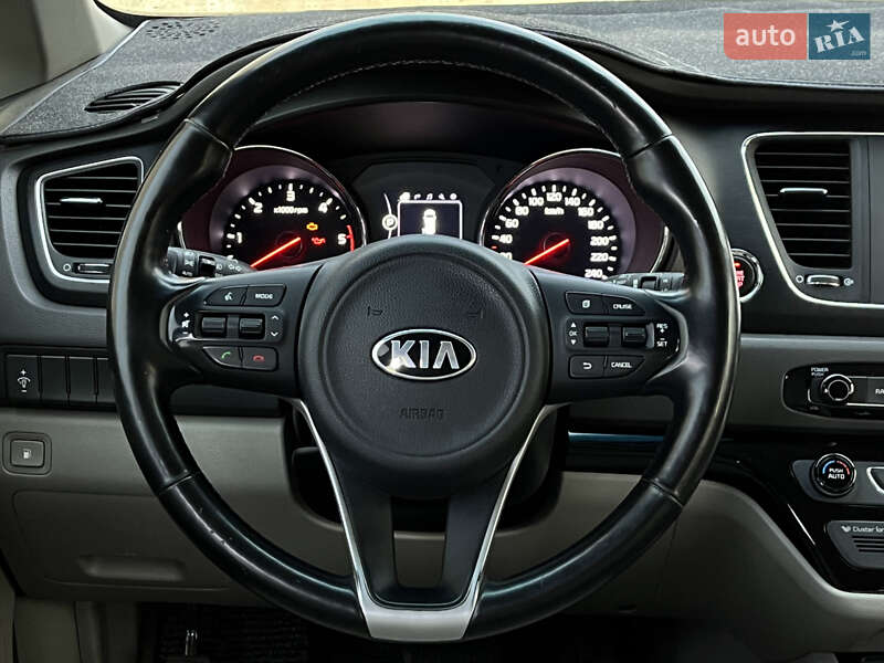 Минивэн Kia Carnival 2017 в Одессе